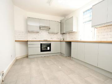 Green Lanes, Palmers Green N13, 4 bed flat to rent, £3,250 pcm | PrimeLocation