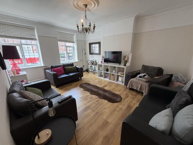 Green Lanes, Palmers Green N13, 4 bed maisonette to rent, £2,850 pcm | PrimeLocation