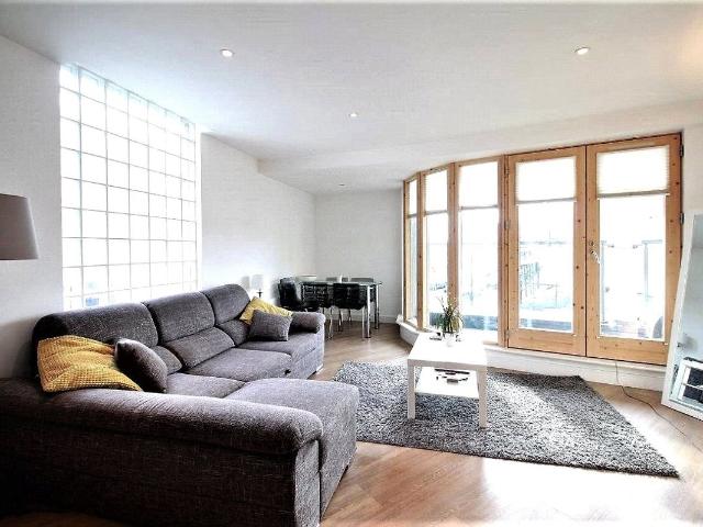 Green Lanes, Palmers Green, London N13, 2 bed flat to rent, £2,200 pcm | PrimeLocation