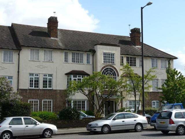 Green Lanes, Southgate N13, 3 bed flat to rent, £2,300 pcm | PrimeLocation