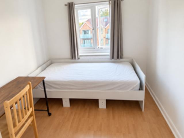 Green Lanes, Southgate N21, 3 bed flat to rent, £2,050 pcm | PrimeLocation