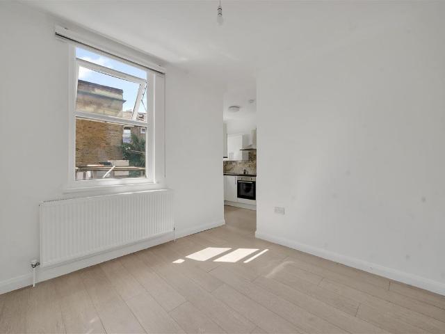 Green Lanes, Stoke Newington N16, 2 bed flat to rent, £2,250 pcm | PrimeLocation