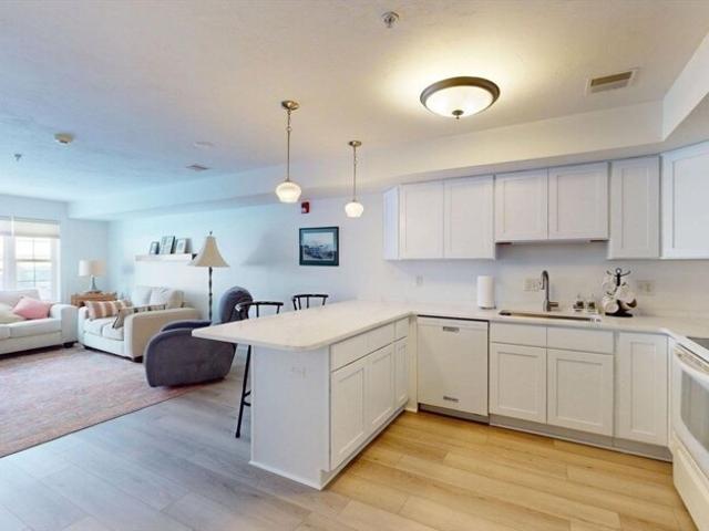 Green Leaves Dr Unit,amherst, Condo For Sale