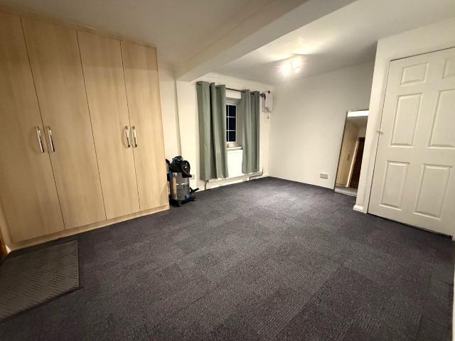 Green Man Lane, Feltham TW14, Studio to rent, £1,100 pcm | PrimeLocation
