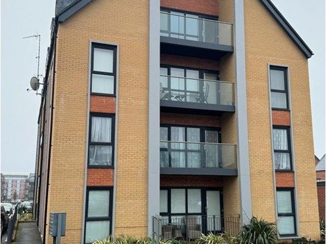 Green Oak House, Borehamwood WD6, 2 bed flat to rent, £1,800 pcm | PrimeLocation