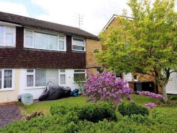 Green Oaks, Luton, Bedfordshire LU2, 2 bed maisonette to rent, £1,100 pcm | PrimeLocation