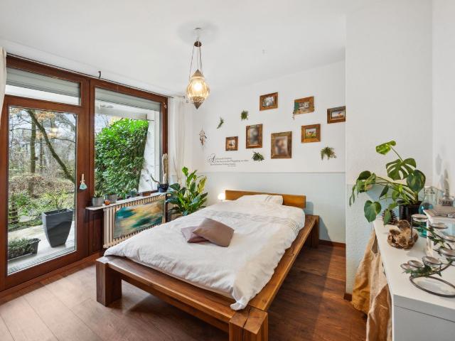 Green oasis – living with a holiday vibe! Two room apartment with a big terrace, green views, swimming pool and sauna, Frankfurt Amsterdam Apartments for Rent