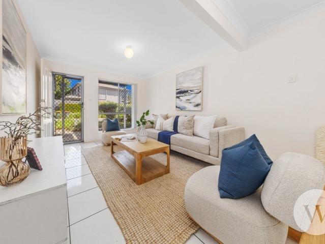 Green Outlook, Private Courtyard and the Best of North Lakes at Your Door