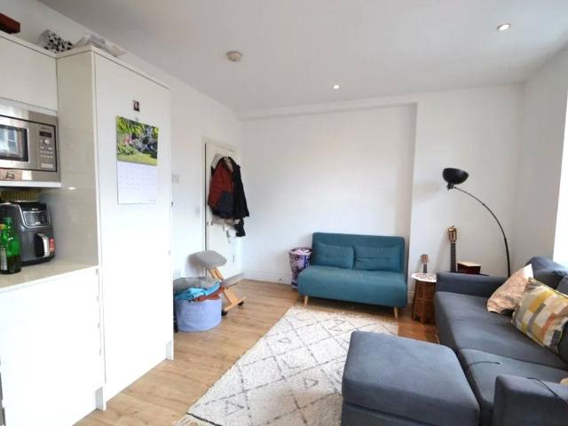 Green Parade, Green Lanes, London N4, 1 bed flat to rent, £1,900 pcm | PrimeLocation