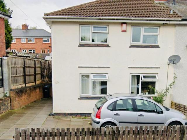 Green Park Road, Dudley, DY2 7NA 3 bed semi detached house to rent £1,195 pcm £276 pw