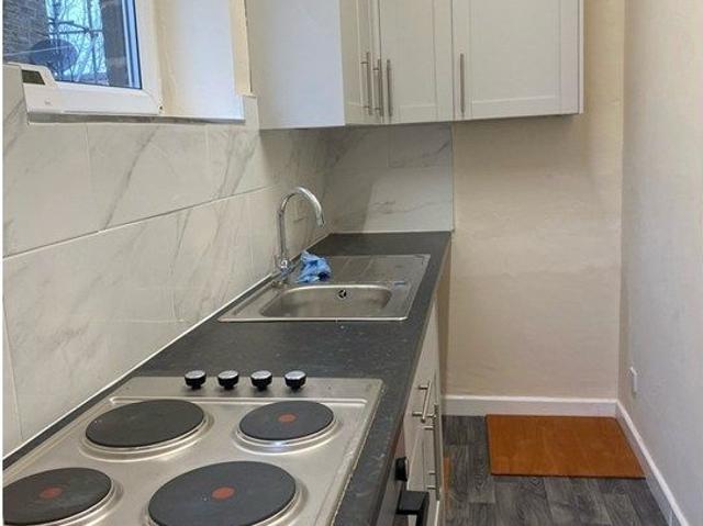 Green Place, Bradford BD2, 1 bed terraced house to rent, £595 pcm | PrimeLocation
