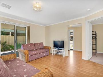 Green Reef Beach House | Furnished Short Term