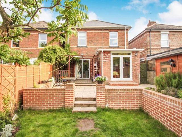 Green Road, Bournemouth BH9 4 bed detached house to rent £2,300 pcm £531 pw