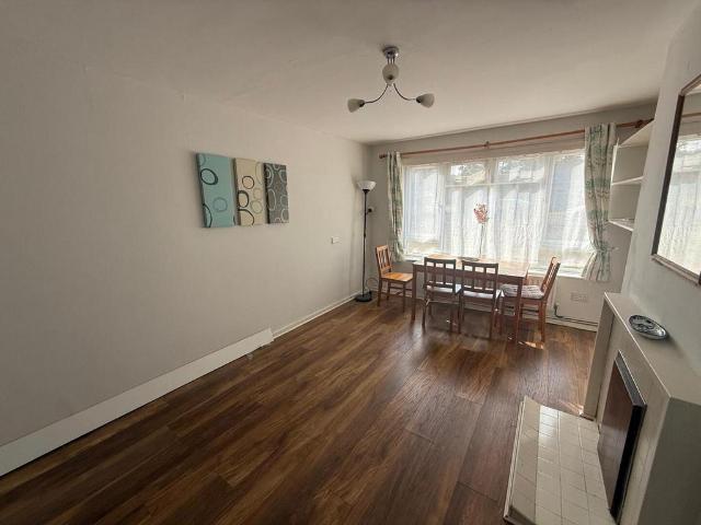 Green Road, London 1 bed flat to rent £1,550 pcm £358 pw
