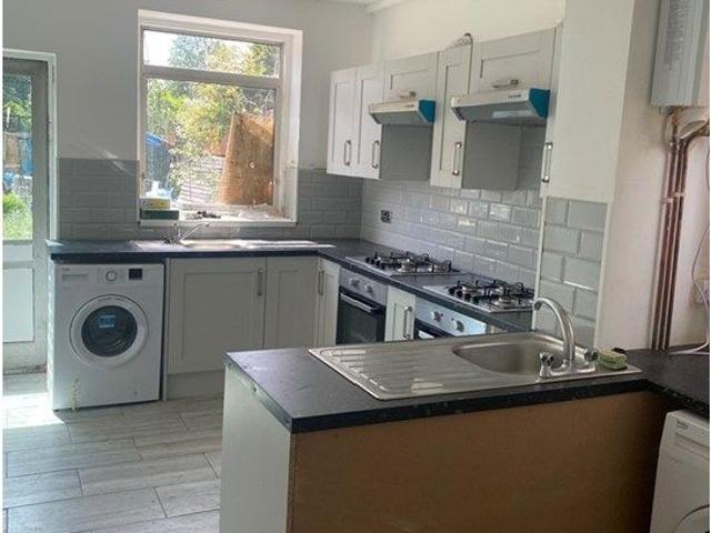 Green Road, London N14, Studio to rent, £1,100 pcm | PrimeLocation