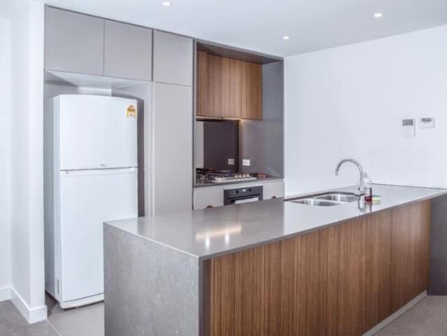 Green Square OVO! NEARLY BRAND NEW THREE BEDROOMS APARTMENT FOR RENT! ENQUIRE NOW !