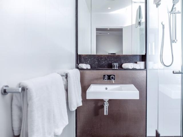 Green Square OVO FURNISHED THREE BEDROOMS APARTMENT FOR RENT! ENQUIRE NOW !