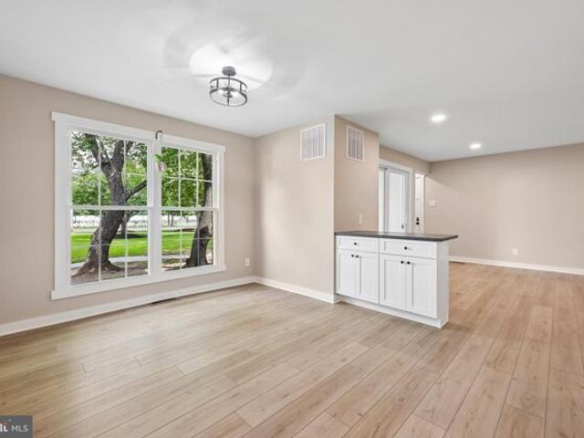 Green St Apt P, Edgewater Park, Condo For Sale