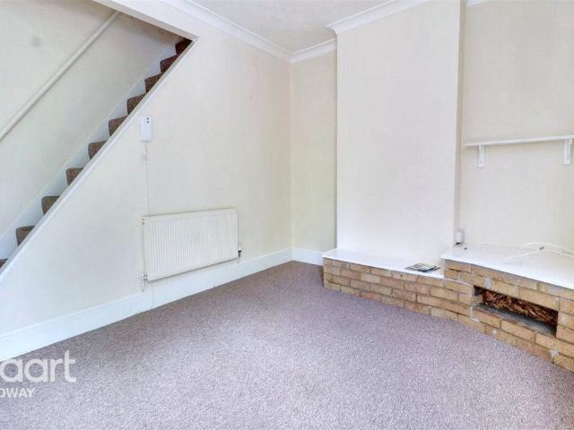 Green Street, Gillingham 2 bed terraced house to rent £1,200 pcm £277 pw