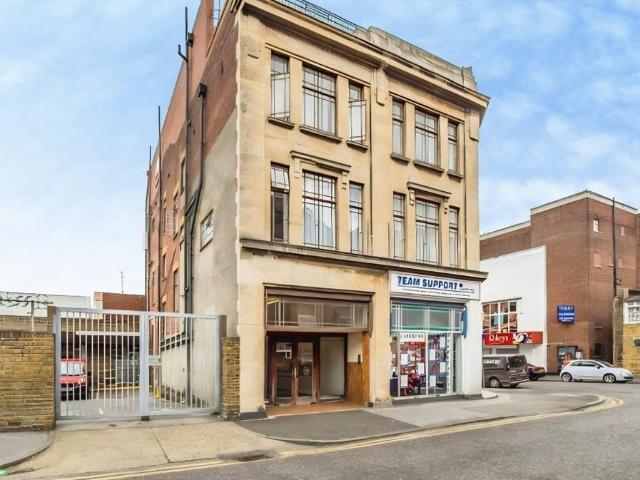 Green Street, Gillingham, ME7 1 bed flat to rent £1,050 pcm £242 pw