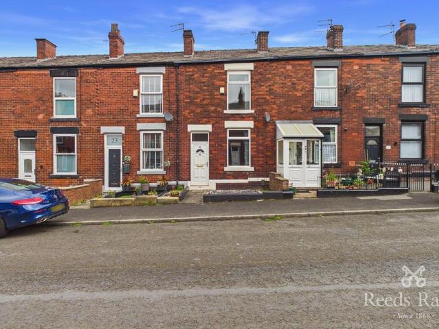 Green Street, Greater Manchester SK14 2 bed terraced house to rent £950 pcm £219 pw
