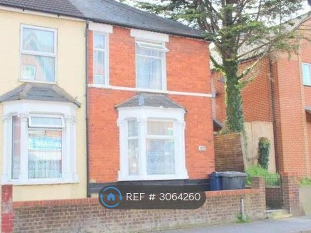 Green Street, High Wycombe HP11, 3 bed semi detached house to rent, £1,550 pcm | PrimeLocation