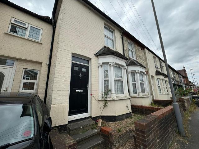 Green Street, High Wycombe HP11, 3 bed terraced house to rent, £1,800 pcm | PrimeLocation