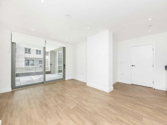 Green Street, London NW10 2 bed flat to rent £2,000 pcm £462 pw