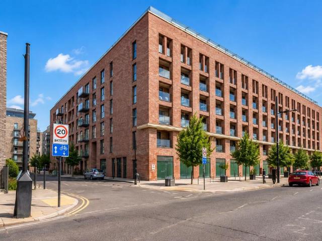 Green Street, London, E13 2 bed flat to rent £2,250 pcm £519 pw