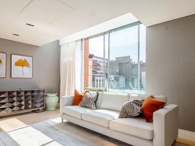 Green Street, London W1K 2 bed triplex to rent £17,333 pcm £4,000 pw
