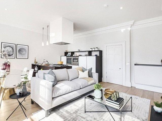 Green Street, Mayfair, London, W1K 2 bed apartment to rent £6,000 pcm £1,385 pw