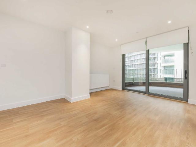 Green Street, North Acton NW10, 2 bed flat to rent, £2,250 pcm | PrimeLocation