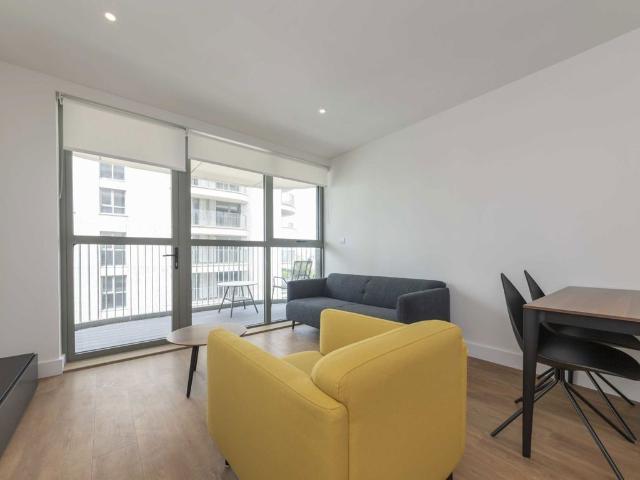 Green Street, Wilesden Junction NW10, 2 bed flat to rent, £2,150 pcm | PrimeLocation