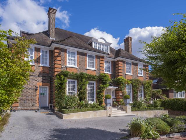 Greenaway Gardens, Hampstead, London. 6 bed detached house to rent £34,667 pcm £8,000 pw