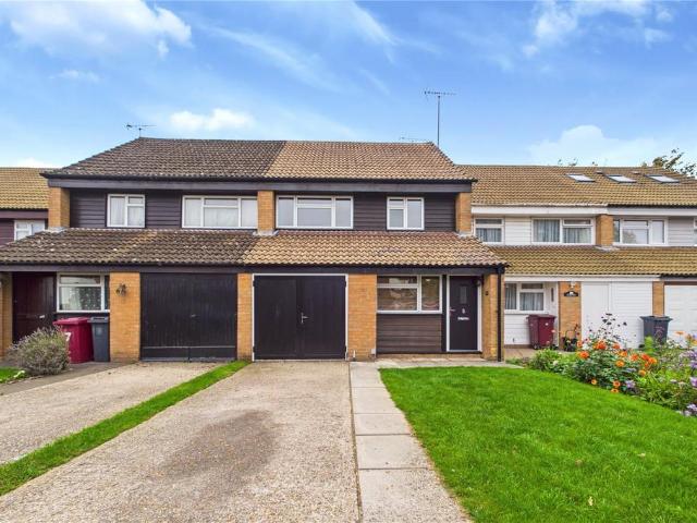 Greenacre Mount, Tilehurst, Reading. 3 bed terraced house to rent £1,850 pcm £427 pw