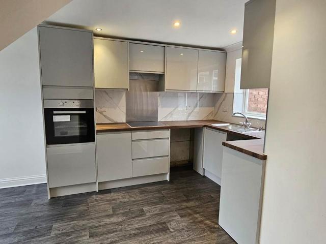 Greenacre Road, Worksop 3 bed semi detached house to rent £875 pcm £202 pw