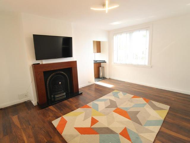 Greenburn Drive, Bucksburn, AB21 2 bed flat to rent £750 pcm £173 pw