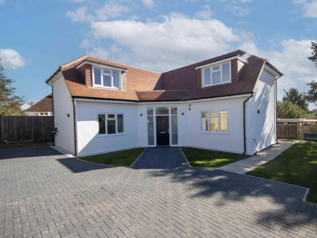 Greenbury Close, Chorleywood WD3 4 bed detached house to rent £4,250 pcm £981 pw