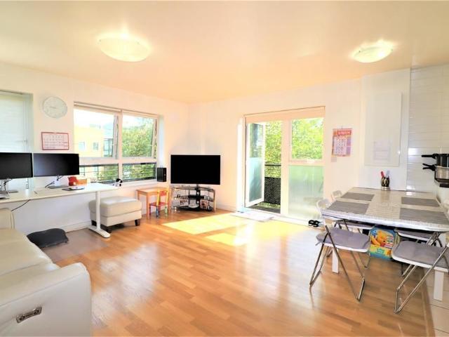 Greenbank Court, Lanadron Close TW7, 2 bed flat to rent, £2,095 pcm | PrimeLocation