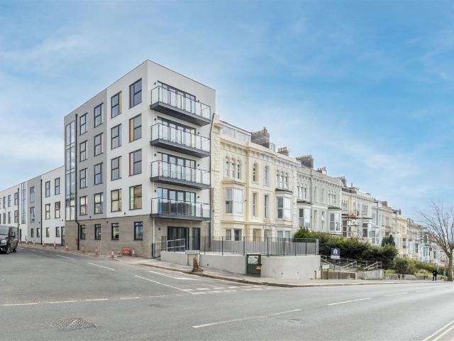 Greenbank Terrace, Greenbank, Plymouth PL4, 3 bed flat to rent, £1,650 pcm | PrimeLocation