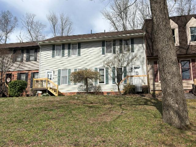 Greenbriar Cir Apt 4