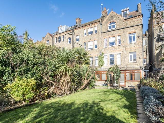 Greencroft Gardens London NW6 3 bed flat to rent £4,766 pcm £1,100 pw