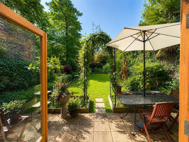 Greencroft Gardens, South Hampstead, London NW6, 3 bed flat to rent, £4,767 pcm | PrimeLocation