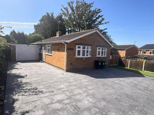 Greendale Close, Highley, Bridgnorth WV16, 3 bed detached bungalow to rent, £2,500 pcm | PrimeLocation