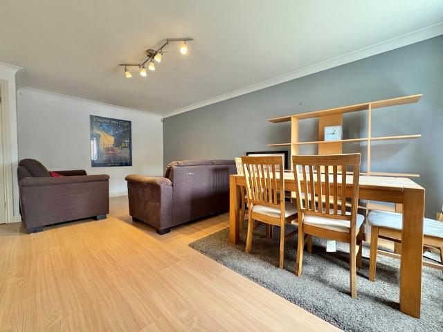 Greenfield Court, Adel, Leeds, LS16 2 bed flat to rent £995 pcm £230 pw