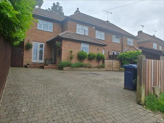 Greenfield Road, Farnham, GU9 4 bed semi detached house to rent £2,550 pcm £588 pw