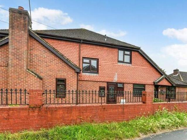 Greenfields Avenue, Alton, 5 Bedroom Detached