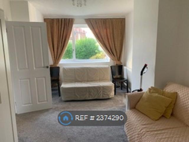 Greenfields Road, Reading RG2, 4 bed semi detached house to rent, £2,400 pcm | PrimeLocation