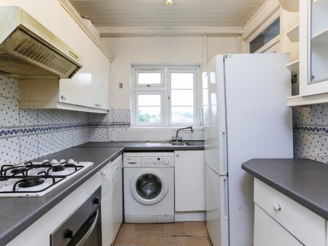Greenford Avenue, Hanwell W7, 3 bed flat to rent, £2,000 pcm | PrimeLocation