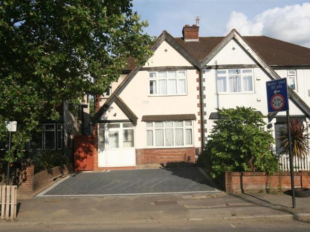 Greenford Road, Greenford 4 bed semi detached house to rent £2,400 pcm £554 pw
